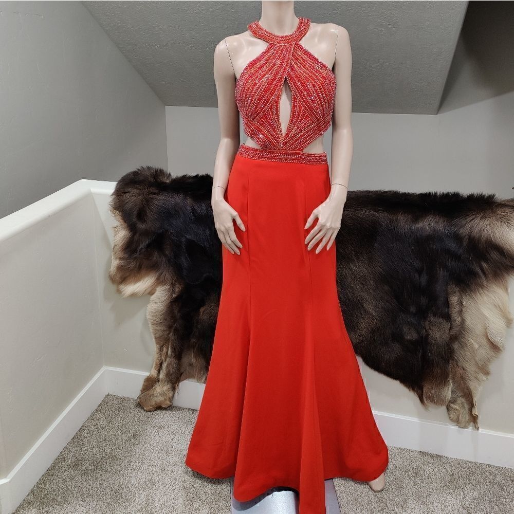 New Sexy And Stunning Crystal Beads Halter Gown